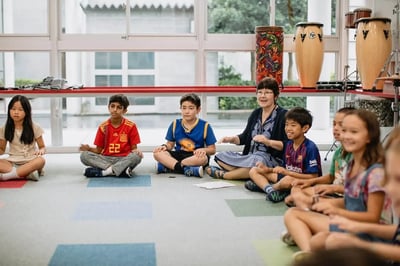 5d63621b5bf4d80ca329519e_ES_classroom-040-p-1600